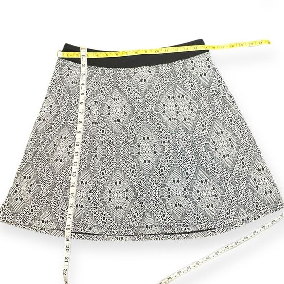 PRANA Women’s Black White Geometric Print A-Line Skirt Size Small - Picture 4 of 4